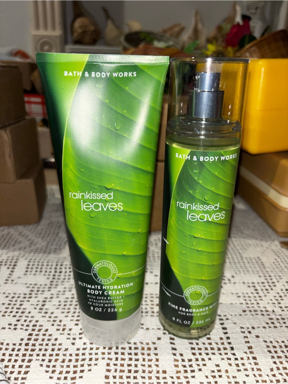 (2026) Bath & Body Works Rainkissed Leaves Body Cream & Fragrance Mist - Green - Picture 1 of 2